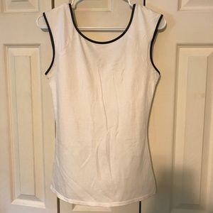 Sleeveless shirt